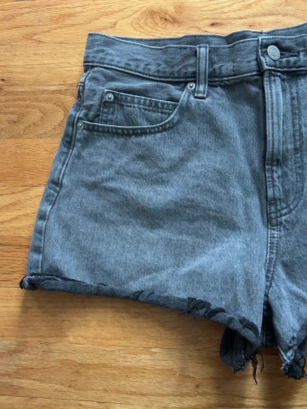 Uniqlo Black Denim Cut-Off Shorts 28 Waist Women High-Rise Frayed 90s Grunge Y2K
